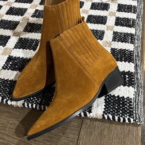 Like New! Marc Fisher Tan Suede Yarita  Ankle Booties SZ 6.5